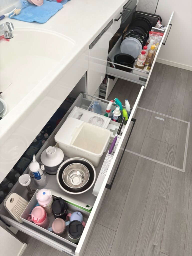 キッチン収納の上の引き出しのアフター