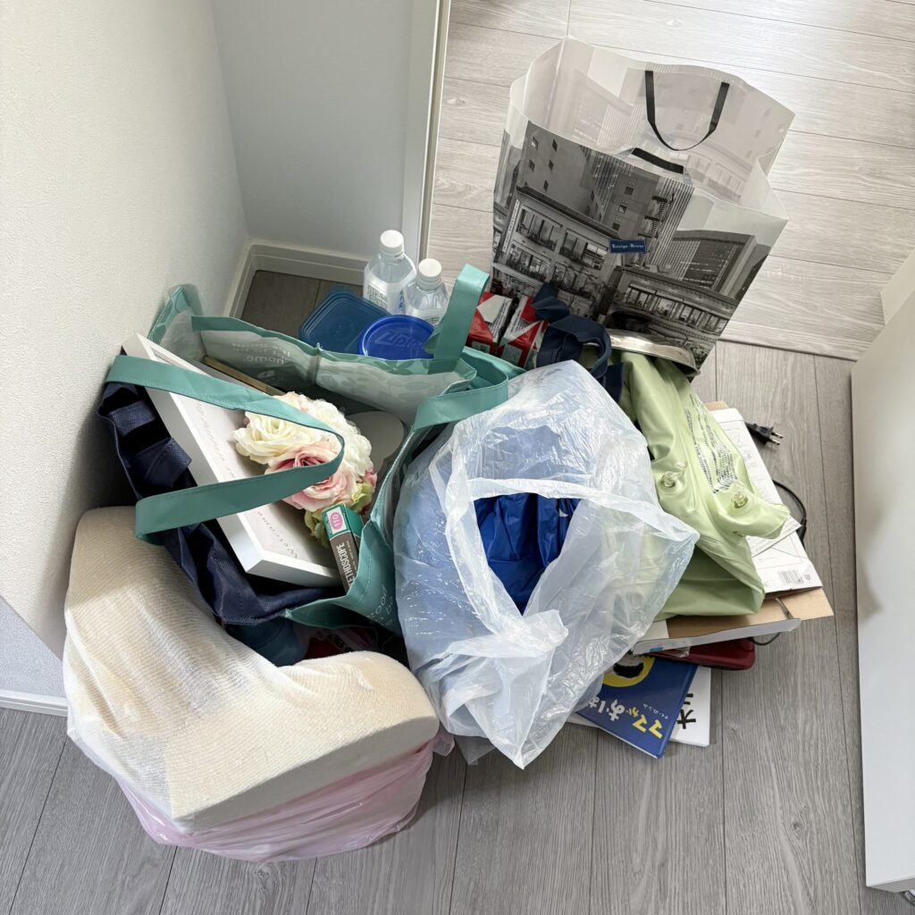 捨てるものの山