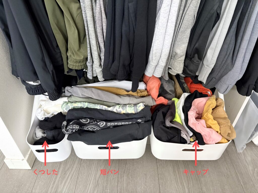 ソフトNインボックスの中身の画像とテキストでの説明(くつした、短パン、キャップ)