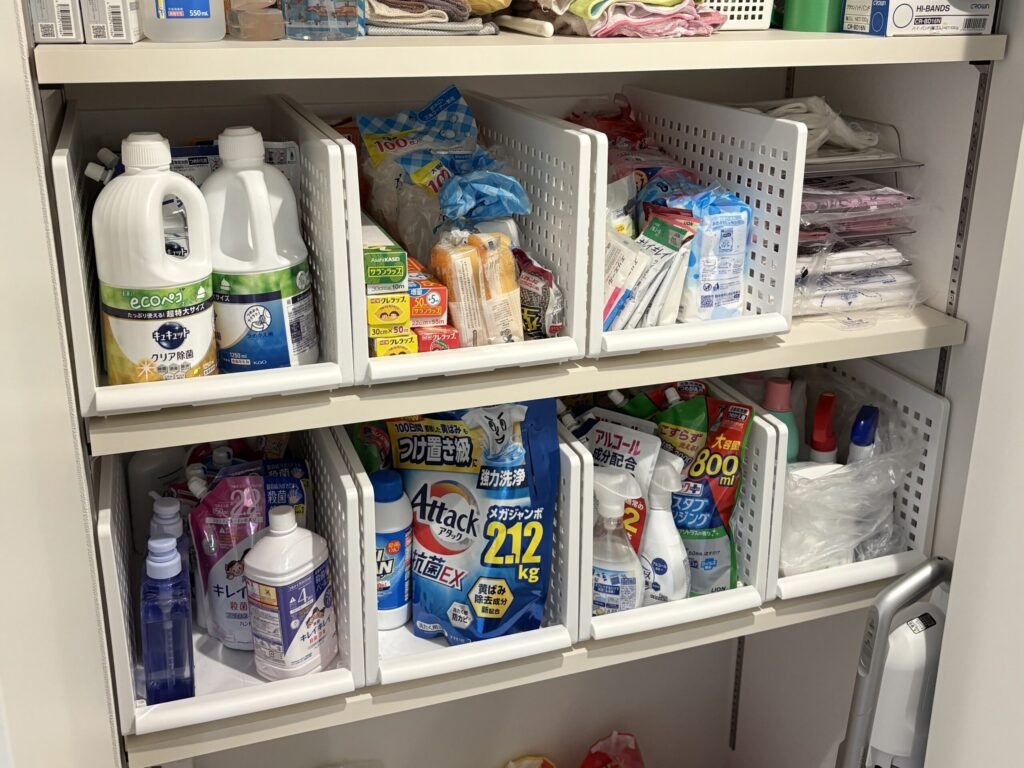 ライクイットの収納トレーを使ってキレイに整った日用品ストック